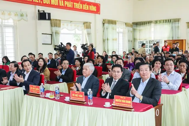 Thăm tặng quà Tết cho người nghèo: Ý nghĩa và cách thực hiện
