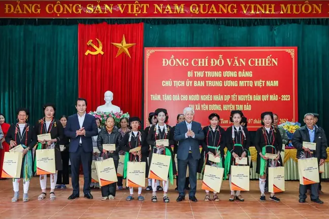 Thăm tặng quà Tết cho người nghèo: Ý nghĩa và cách thực hiện