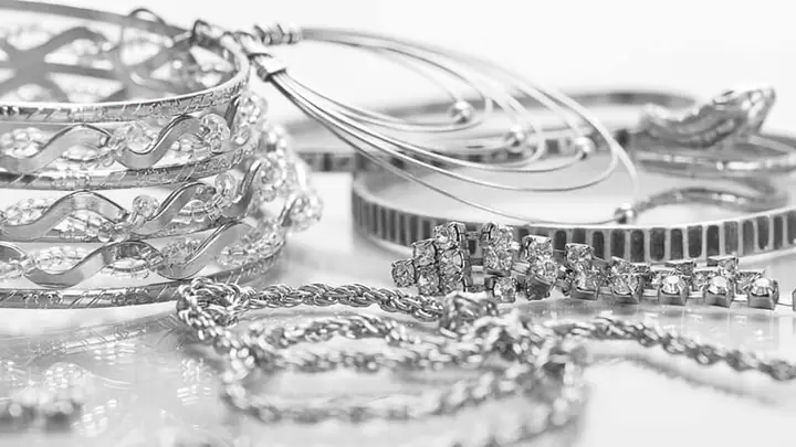 Thất Tịch Tặng Quà Gì? Cẩm Nang Chọn Quà Ghi Dấu Ấn Lãng Mạn