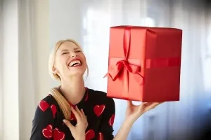 Tuyển Tập Thơ Vui Về Quà Tặng: Hài Hước, Ý Nghĩa & Sáng Tạo