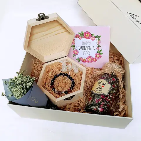 Tư Vấn Tặng Quà Sinh Nhật Mẹ Người Yêu: Chọn Lựa Tinh Tế, Ghi Điểm