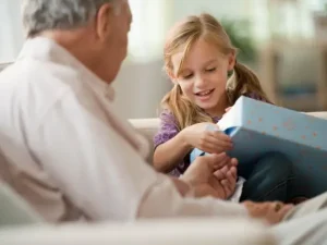 Văn hóa Tặng quà của Người Mỹ: Cẩm nang toàn diện về quy tắc & ý nghĩa