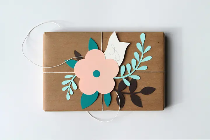 Hướng dẫn vẽ trang trí hộp quà bằng kỹ thuật origami và calligraphy?