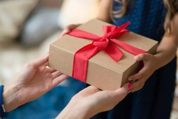 Viết Gì Khi Tặng Quà? Lời Chúc Ý Nghĩa Cho Mọi Dịp & Đối Tượng Viết Gì Khi Tặng Quà? Lời Chúc Ý Nghĩa Cho Mọi Dịp & Đối Tượng