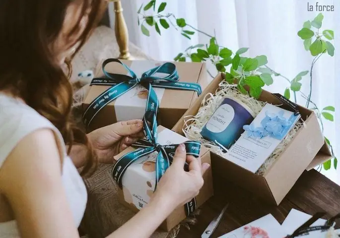Vợ tặng quà cho chồng: Gợi ý chọn quà ý nghĩa và bất ngờ