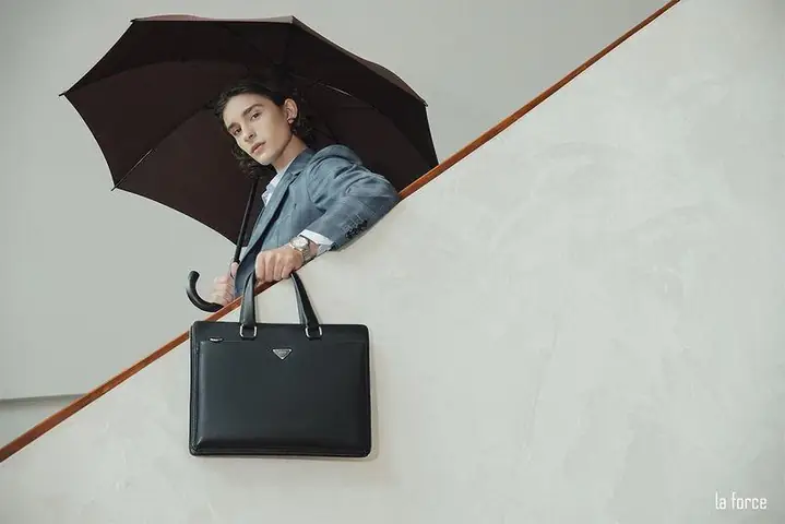 Vợ tặng quà cho chồng: Gợi ý chọn quà ý nghĩa và bất ngờ