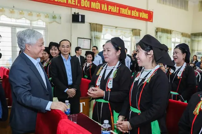 Ý Nghĩa Tặng Quà Tết Cho Người Nghèo: Hướng Dẫn Chia Sẻ Đúng Cách Ý Nghĩa Tặng Quà Tết Cho Người Nghèo: Hướng Dẫn Chia Sẻ Đúng Cách