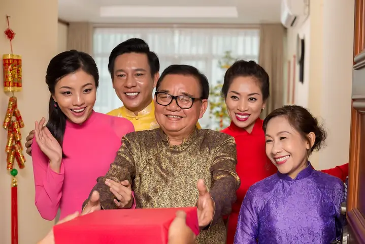Ý nghĩa tặng quà Tết: Nét đẹp văn hóa và tình cảm Việt