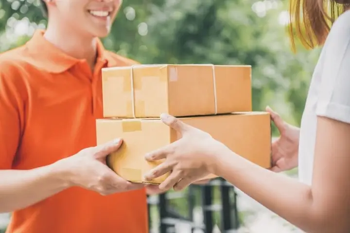 2. Ship hàng bằng dịch vụ giao hàng